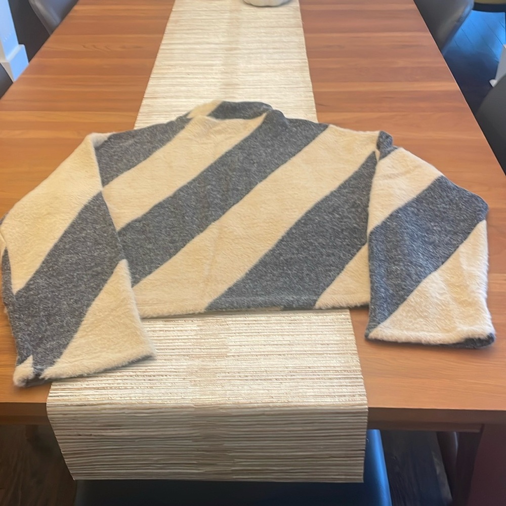 Maeve cropped cozy grey and beige sweater size M